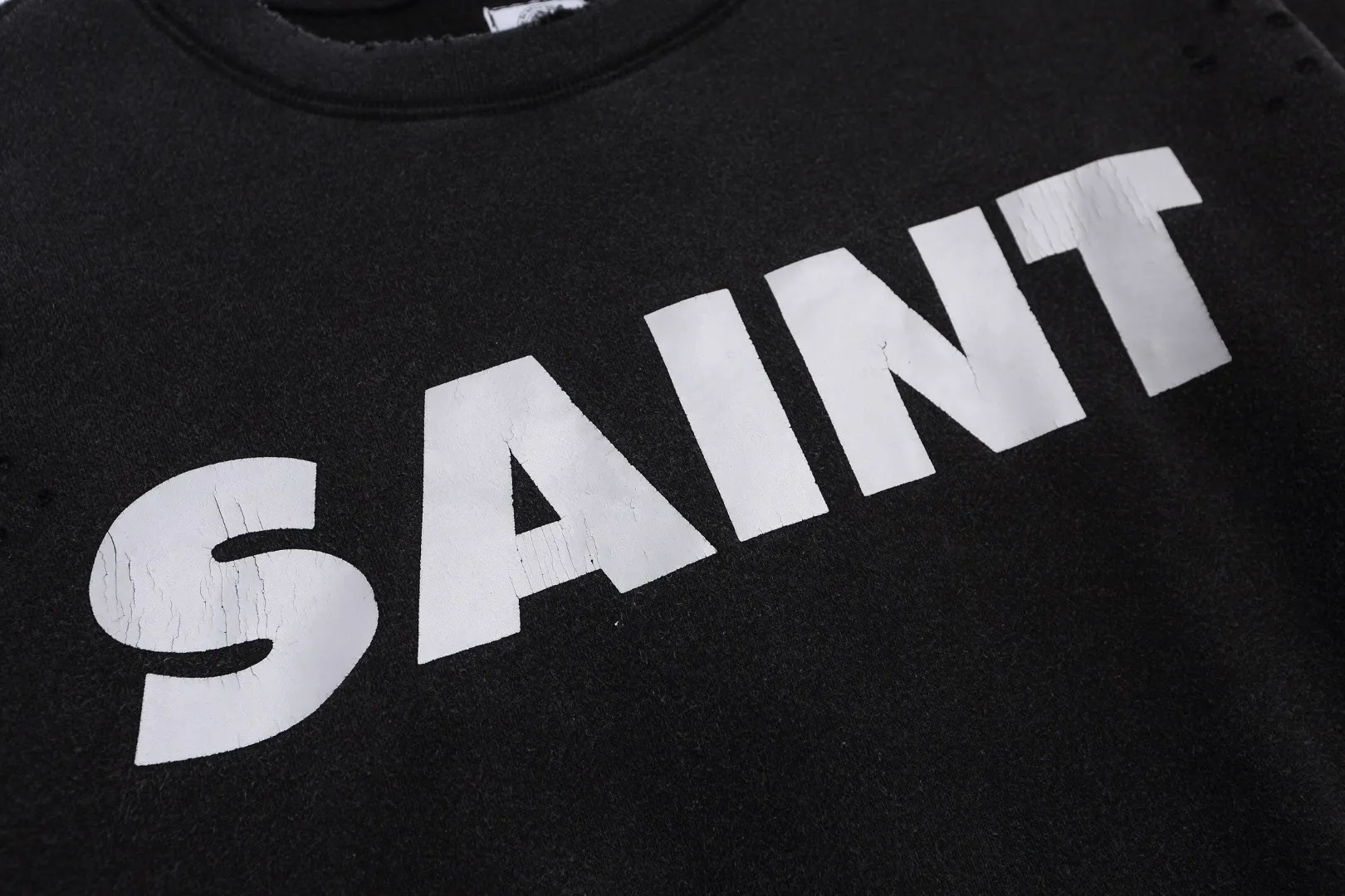 Saint Michael SNT destroyed letters classic retro distressed washed velvet casual loose round neck sweatshirt Fabric: 420g Style number: SM620 Size: S-M-L-XL Color: Black Price: P198